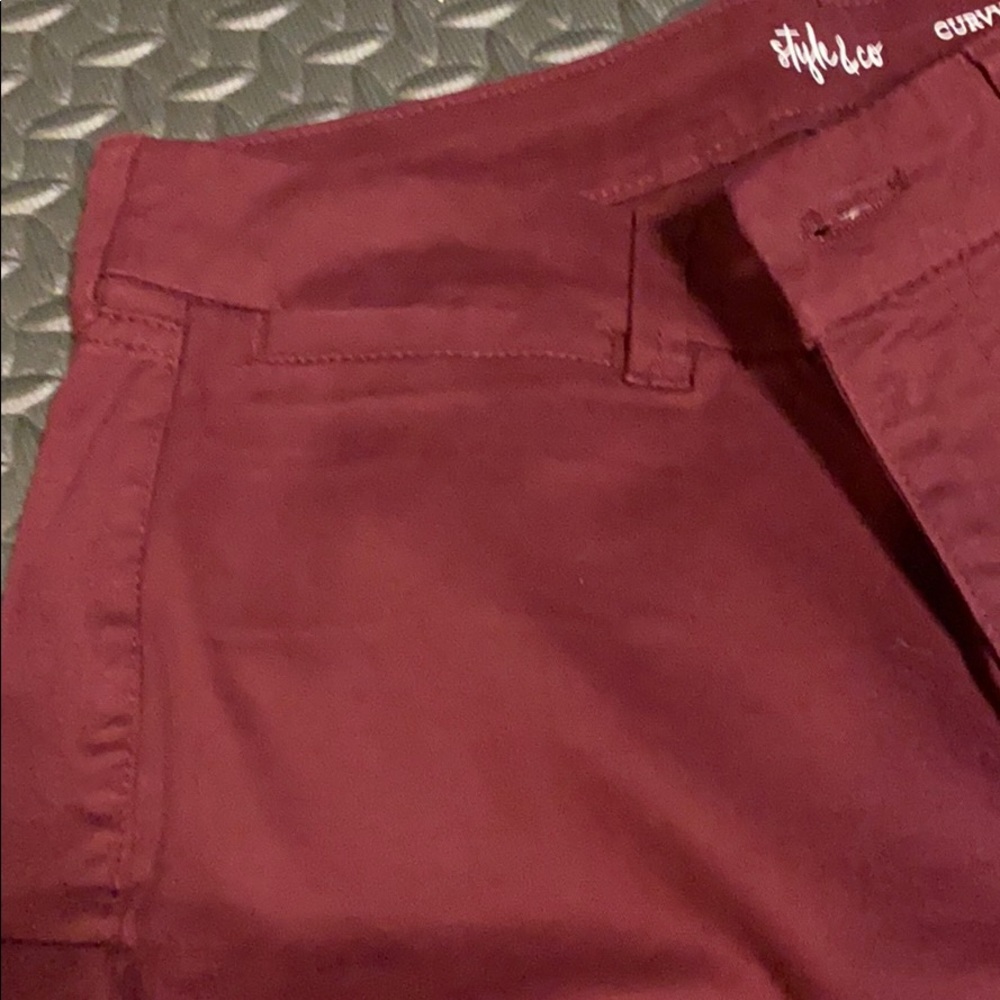 Red pants - Picture 2 of 3
